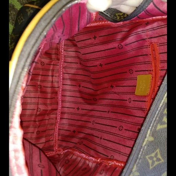 Backpack - Picture 2 of 3